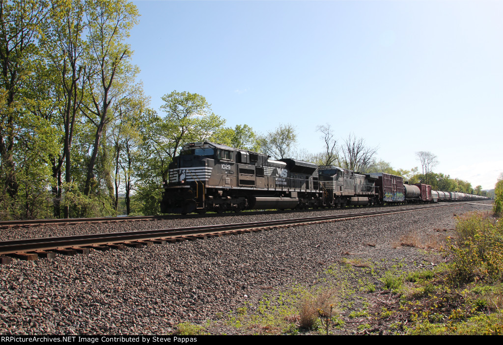 A manifest train heads west through Cove PA with 1029 leading